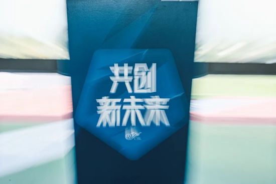 这部电影用血肉之躯的搏杀、环环相扣的智斗、刺痛人心的情义，重现了动作类型片的黄金标准。
