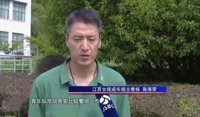 成龙现身伦敦出席会议，并与威廉王子握手热聊。