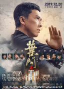 而成龙大哥在当天 成龙黑超遮面现身捞金 与杨紫琼相见欢搭肩热聊 2013-09-27 26日在香港，成龙和杨紫琼两位国际巨星同场出席某品牌手表活动，两人相见甚欢热聊不断。